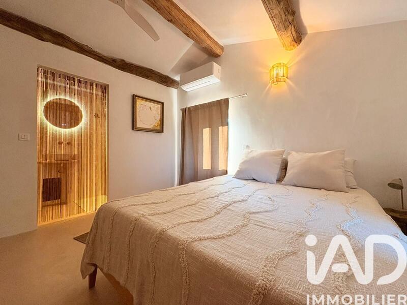 Maison - 238 m² - 9 pièces