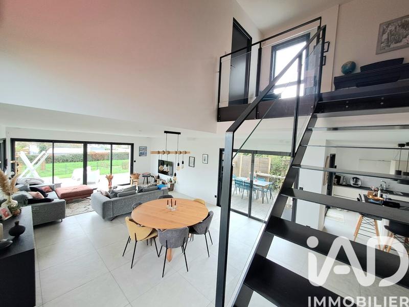 Maison - 203 m² - 2 pièces