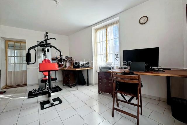 Maison - 260 m² - 9 pièces