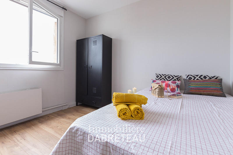 Chambre - 107 m² - 7 pièces