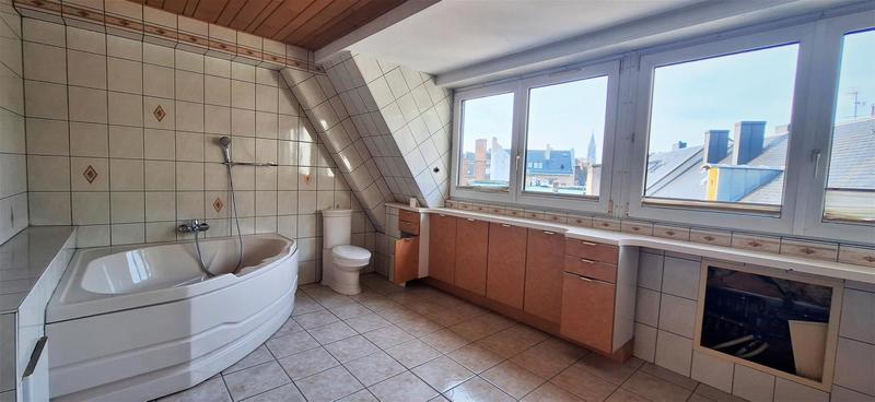 Appartement - 216 m² - 6 pièces