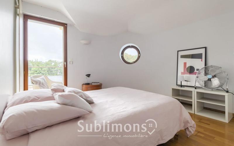 Maison - 240 m² - 9 pièces