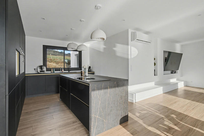 Maison - 182 m² - 6 pièces