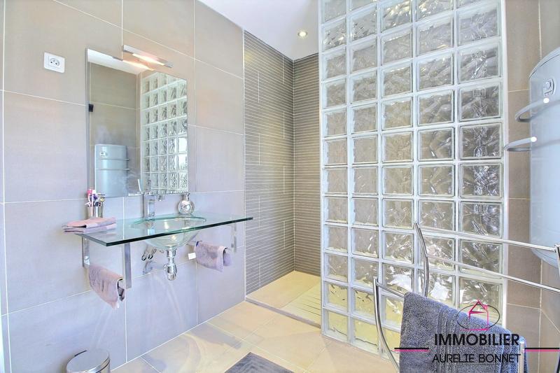 Loft - 241 m² - 7 pièces