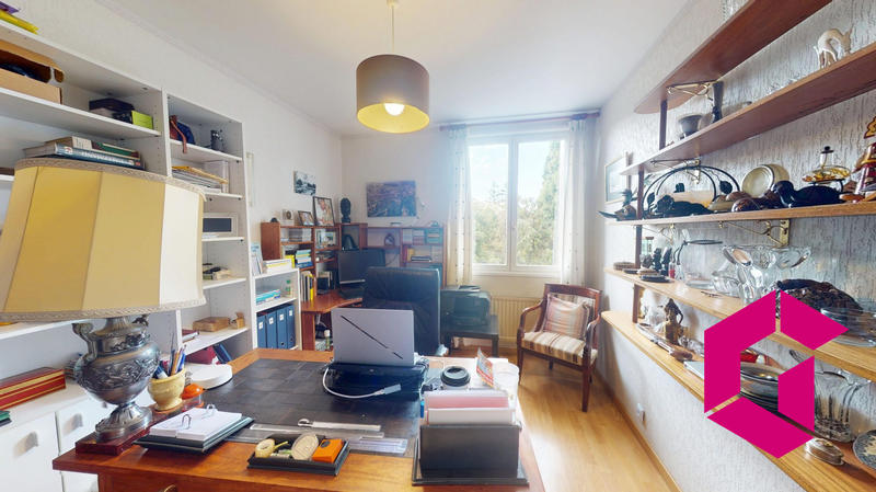 Appartement - 100 m² - 5 pièces