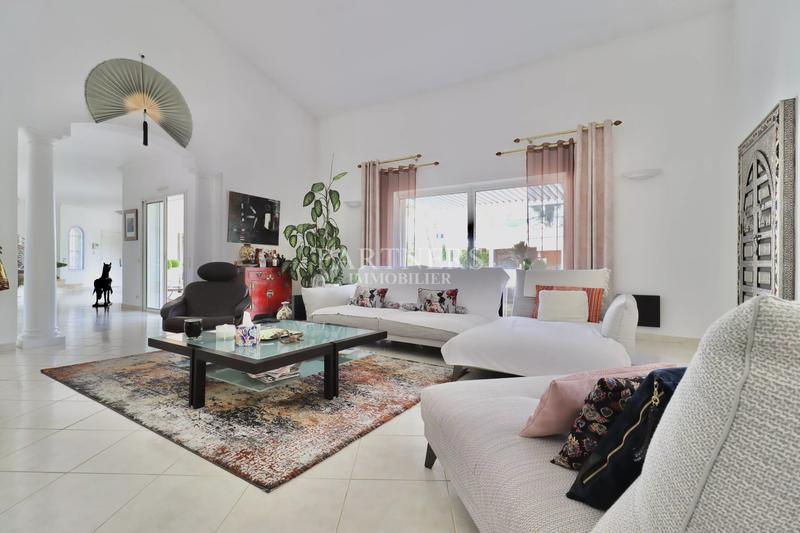 Maison - 320 m² - 8 pièces