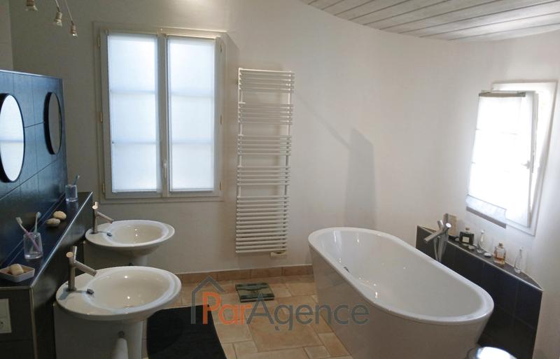 Maison - 204 m² - 5 pièces