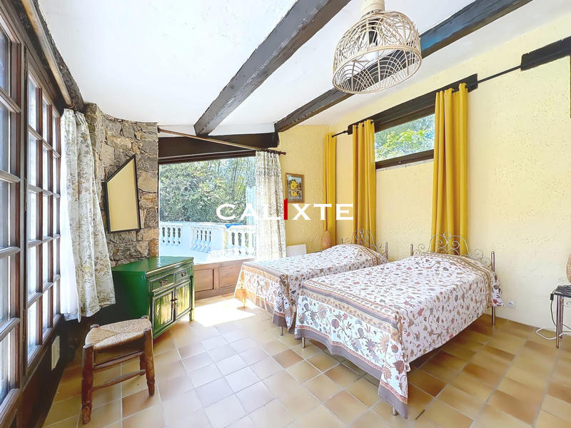 Villa - 270 m² - 8 pièces