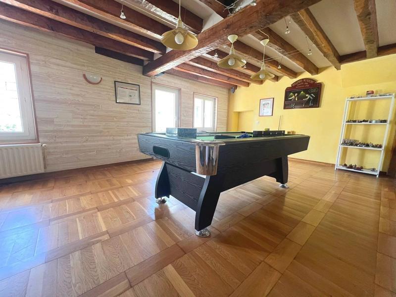 Maison - 280 m² - 8 pièces