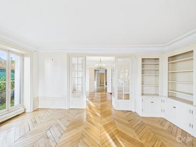 Demeure - 400 m² - 12 pièces