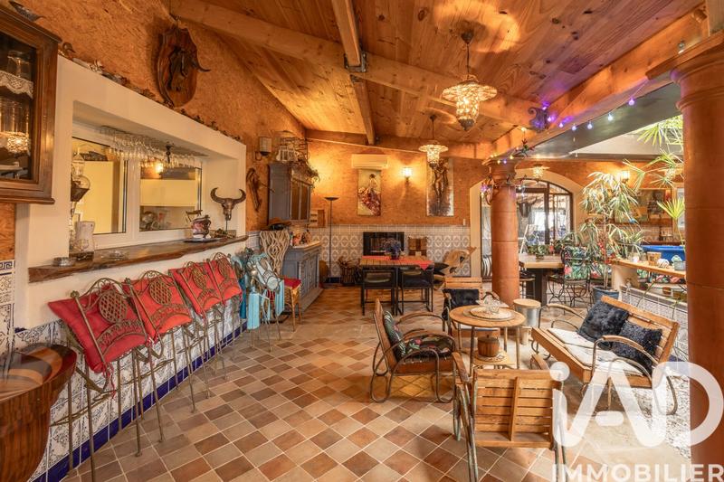 Maison - 423 m² - 8 pièces