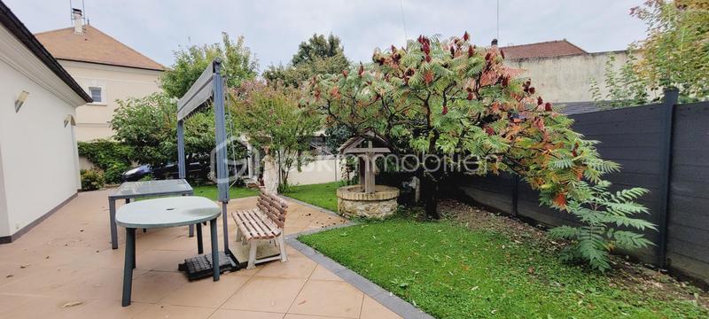 Demeure - 240 m² - 9 pièces