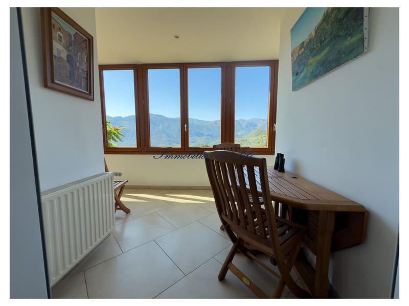 Maison - 327 m² - 11 pièces
