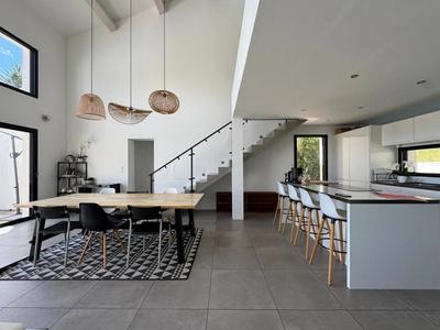 Maison - 187 m² - 7 pièces