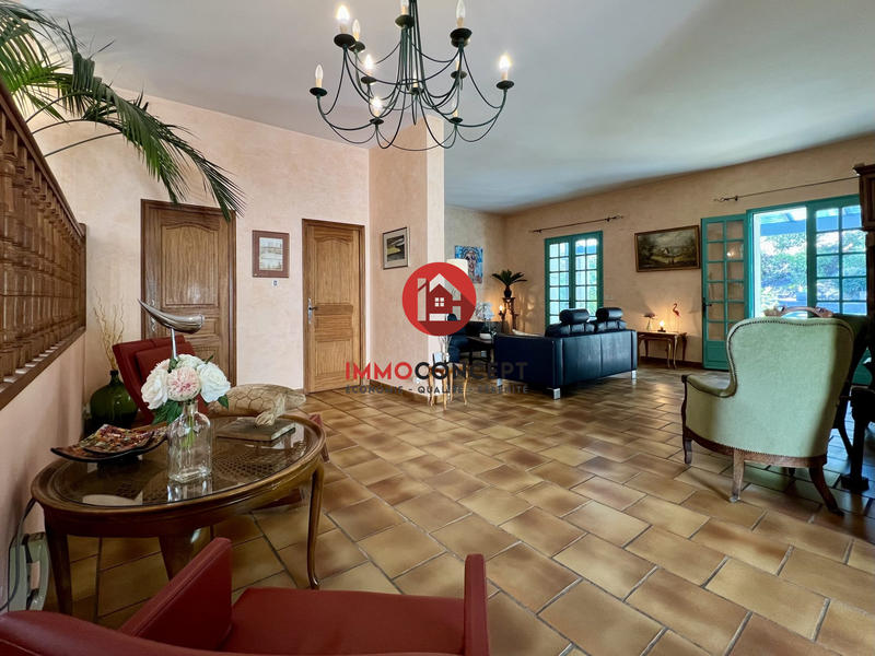 Villa - 265 m² - 8 pièces