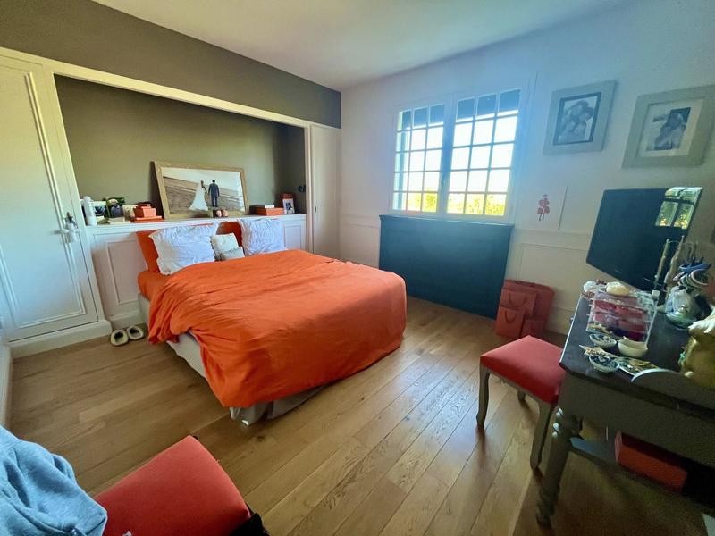 Maison - 298 m² - 10 pièces