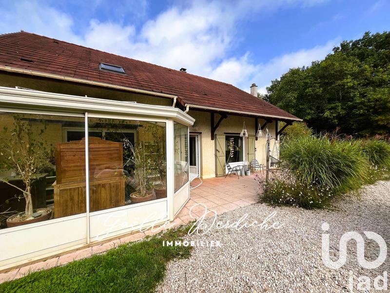 Maison - 213 m² - 8 pièces