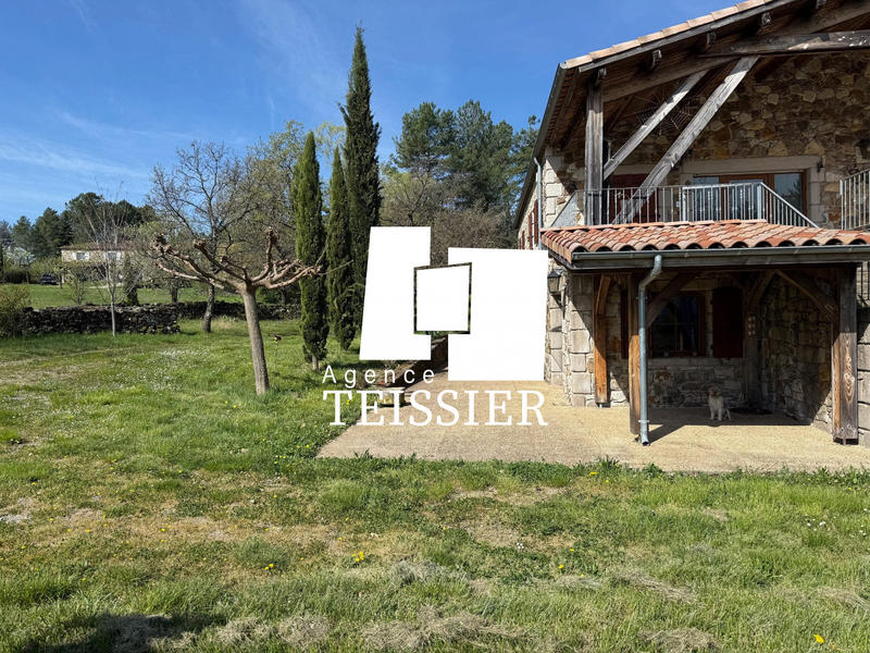 Maison - 217 m² - 9 pièces