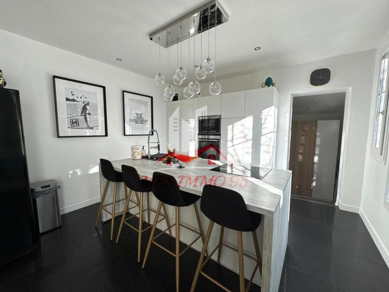 Propriété - 179 m² - 6 pièces