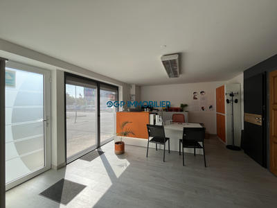 Entrepôt - 1 400 m²