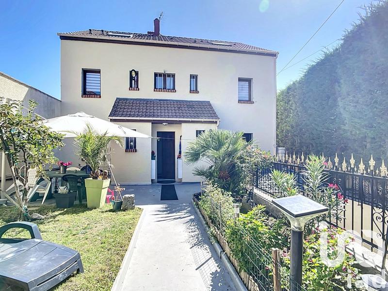 Maison - 200 m² - 7 pièces