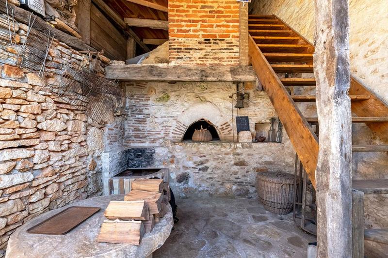 Demeure - 250 m² - 7 pièces