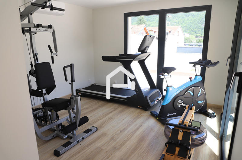 Maison - 1 000 m² - 28 pièces