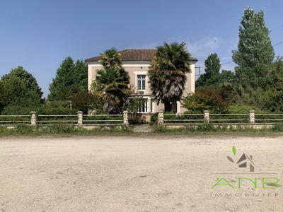 Maison - 250 m² - 13 pièces