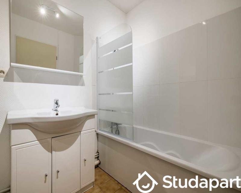 Chambre - 70 m² - 1 pièce