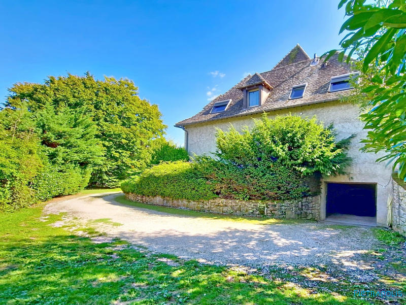 Maison - 195 m² - 7 pièces