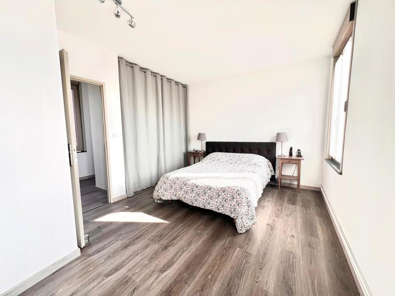 Maison - 205 m² - 9 pièces