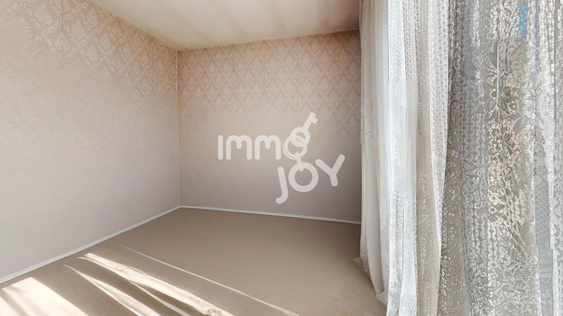 Maison - 99 m² - 5 pièces