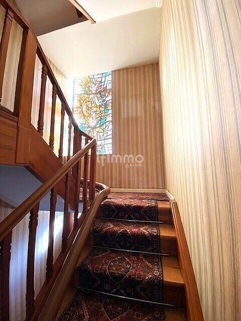 Maison - 286 m² - 9 pièces