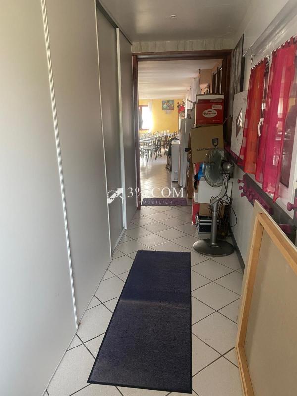 Local commercial - 225 m² - 6 pièces