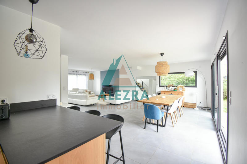 Maison - 181 m² - 7 pièces