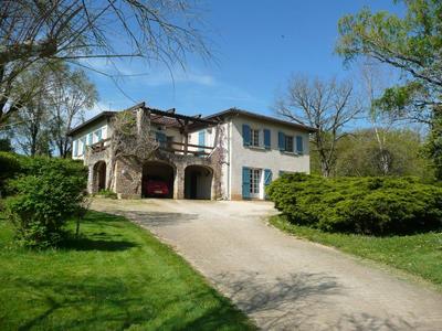 Maison - 222 m² - 10 pièces