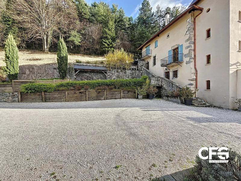 Maison - 228 m² - 7 pièces