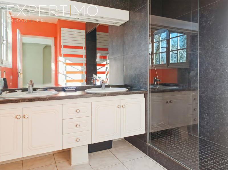 Maison - 388 m² - 11 pièces