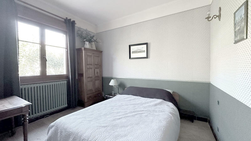 Maison - 260 m² - 10 pièces