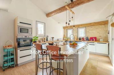 Maison - 210 m² - 6 pièces