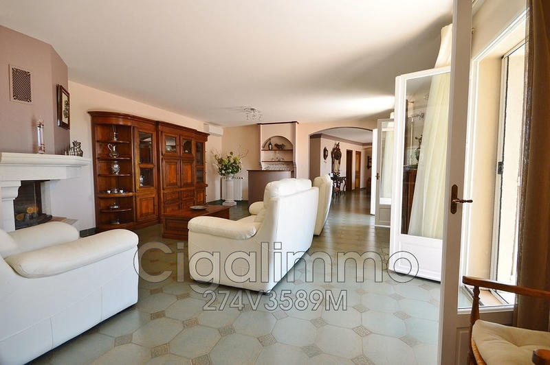 Villa - 226 m² - 6 pièces