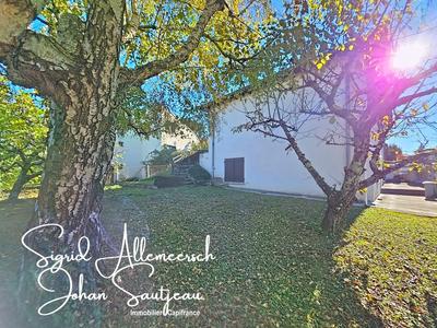 Maison - 200 m² - 9 pièces