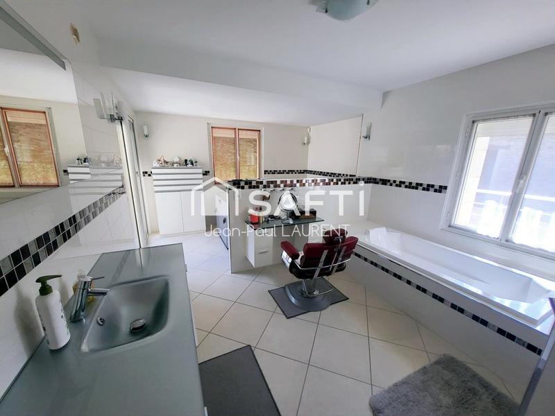 Maison - 340 m² - 11 pièces