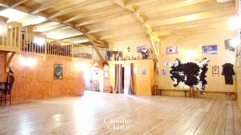 Propriété - 345 m² - 4 pièces