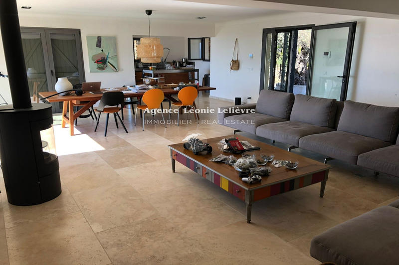 Maison - 240 m² - 6 pièces