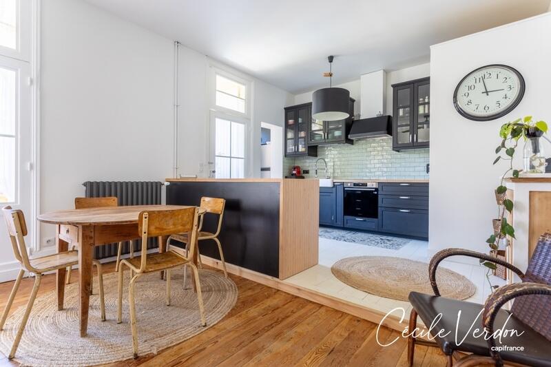 Maison en pierre - 200 m² - 8 pièces