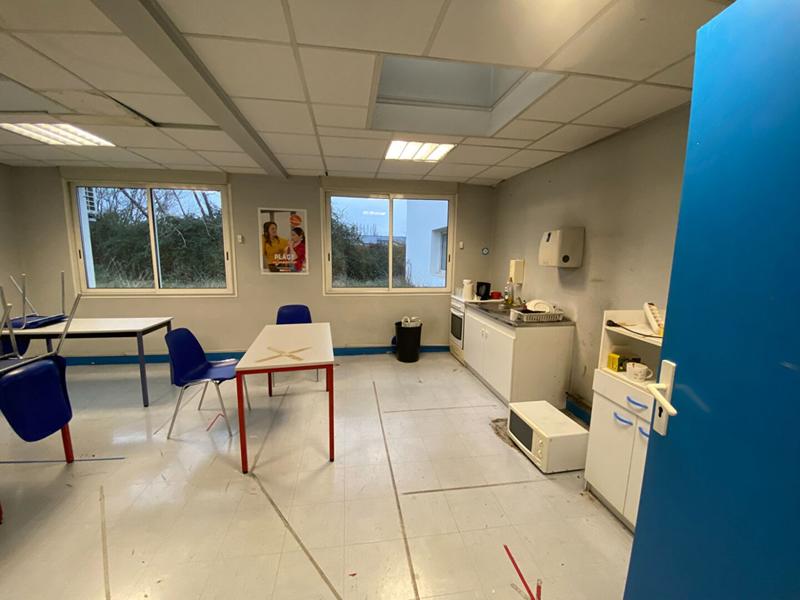 Local commercial - 819 m²