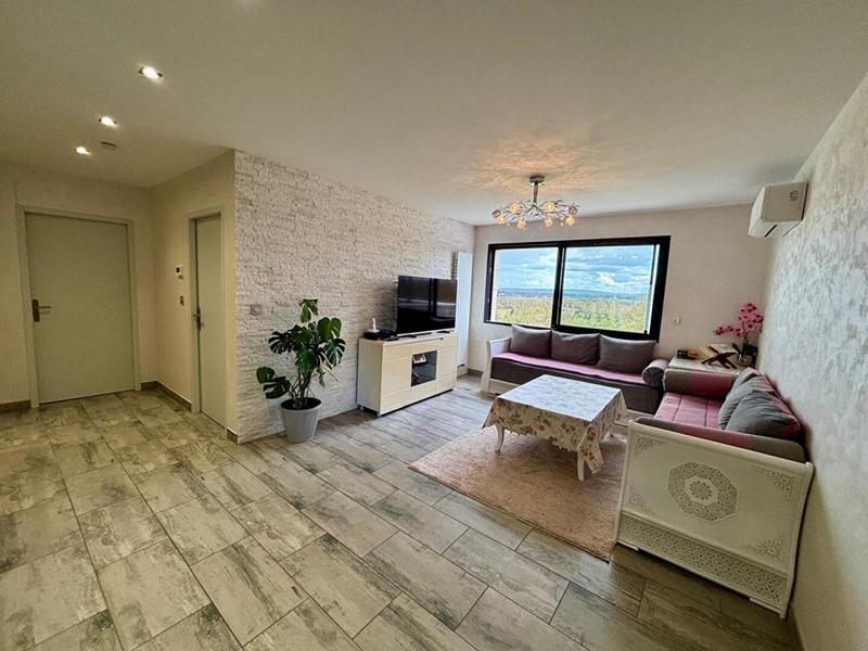 Maison - 301 m² - 9 pièces