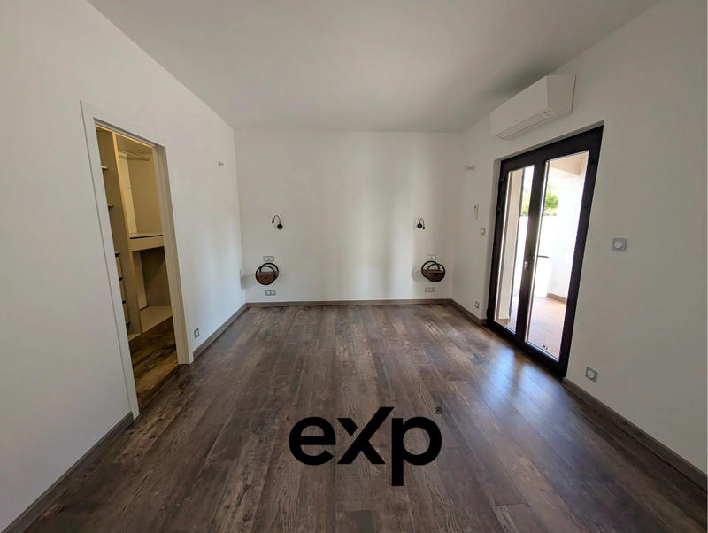 Maison - 235 m² - 9 pièces