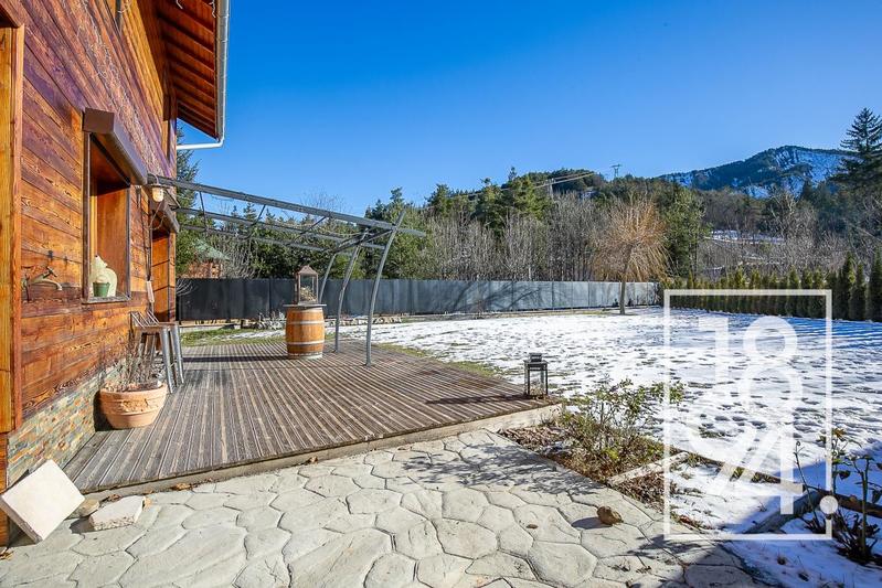 Maison - 328 m² - 11 pièces